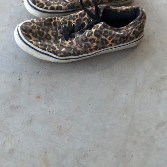 Shoes - Picture 4 of 4